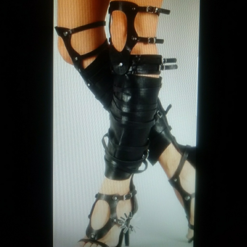 Breckelle's over knee high gladiator stietto's